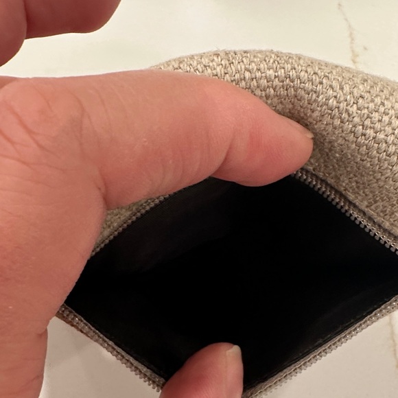 Yves Saint Laurent Pink and Beige wallet. - Picture 6 of 13